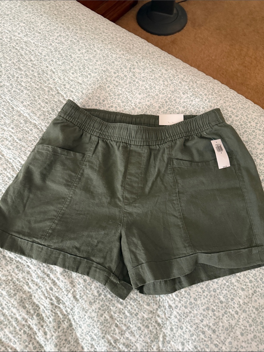 Old navy brand high rise olive green Woven Elastic Waist Olive Women’s Shorts  M